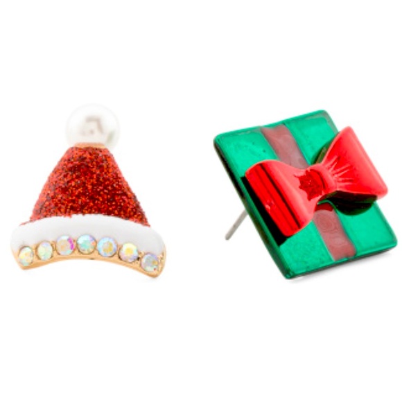 New BETSEY JOHNSON
Santa Hat Mismatched Stud Earrings - Picture 4 of 13